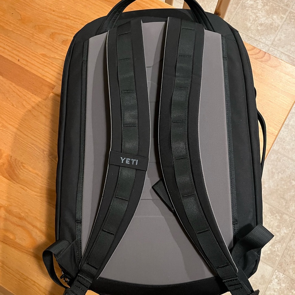 YETI Men's Crossroads Backpack in Black and Gray